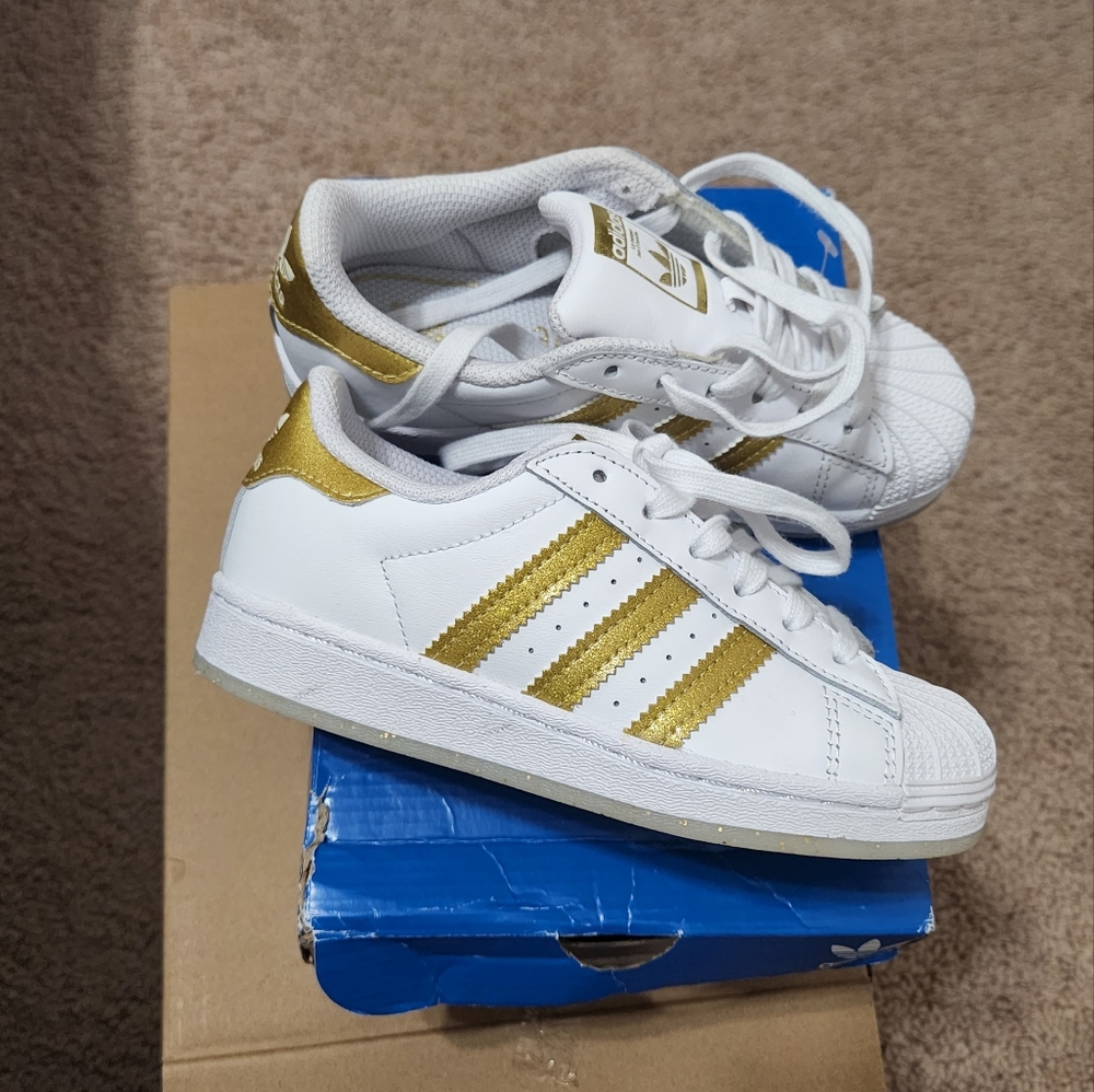 Kids gold & white shell-top Adidas sneakers